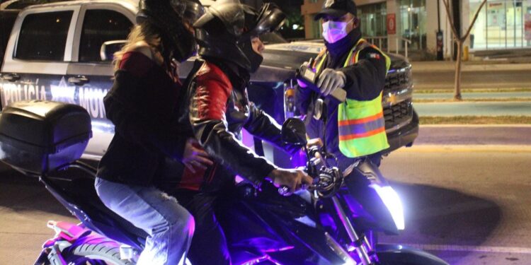 Por conducir con aliento alcohólico, juez cívico sanciona 45 conductores, tres fueron enviados a celdas