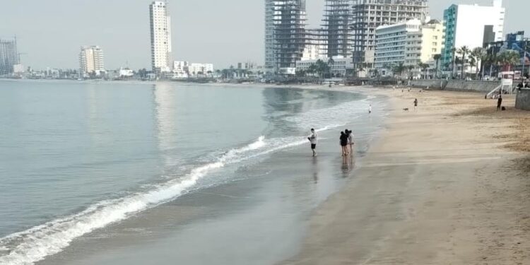 Condiciones de playa favorables para bañistas este domingo en Mazatlán