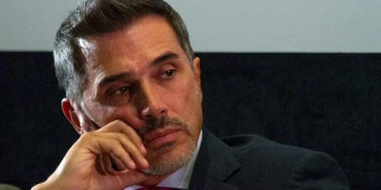 Sergio Mayer pide a Wendy Guevara hablar de frente para aclarar polémica de contrato