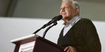 López Obrador enviará dos iniciativas de reforma constitucional en materia laboral