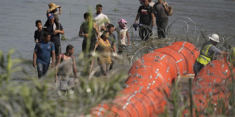 Mueren ahogados una mujer y sus dos hijos en el río bravo cuando intentaban pasar a EU