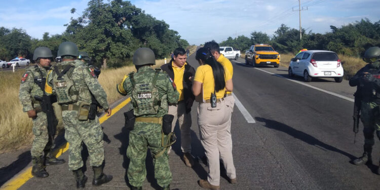 Instruye el Gobernador Rocha una constante atención a víctimas del accidente en la Maxipista