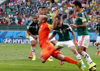 Los aficionados de la Selección Mexicana recuerdan con dolor aquella polémica jugada de Robben en el Mundial 2014 que acabó con las aspiraciones del equipo dirigido por Miguel Herrera