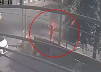 IMÁGENES FUERTES: hombre envuelto en llamas escapa de un brutal choque en Nuevo León