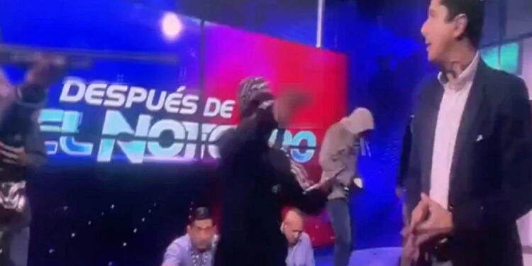 Irrumpen hombres armados a televisora de Ecuador durante transmisión en vivo