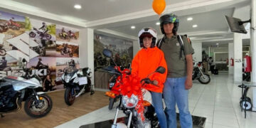 DiDi regala motocicleta a repartidor que entregaba sus pedidos a caballo