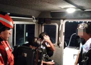 Personal naval rescata a tres tripulantes que se encontraban a la deriva, en Sinaloa