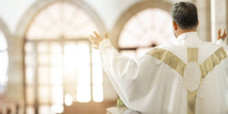Arquidiócesis de México investiga a sacerdote por presunto abuso sexual a un menor