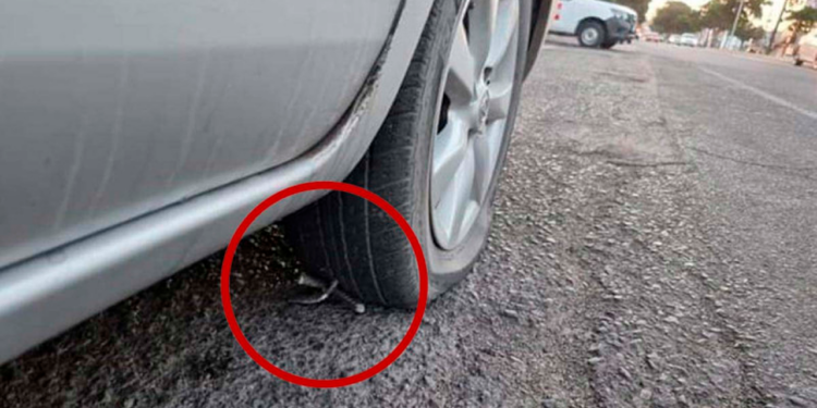 Arrojan ‘poncha llantas’ cerca de cuartel militar en Culiacán