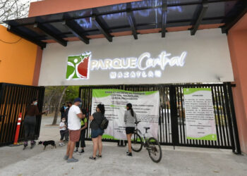 Parque Central admite mascotas: Servicios Públicos