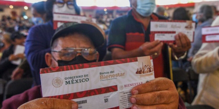 Pensión del Bienestar: ¿puedo cobrarla en 2024 si mi tarjeta está vencida?