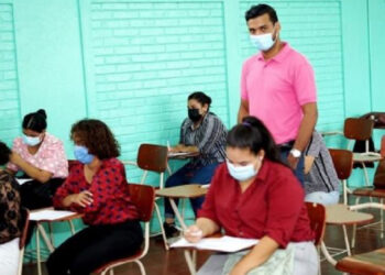 Los maestros de México no ganarán menos de 16 mil pesos al mes, si esta iniciativa de AMLO se aprueba