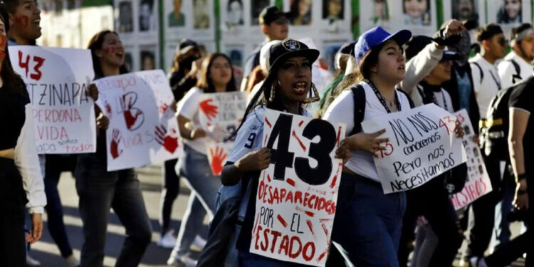 Dictan de nuevo prisión preventiva a los ocho militares relacionados con el caso Ayotzinapa