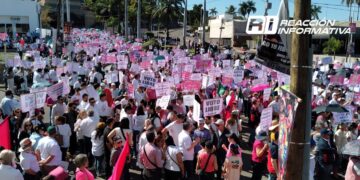 Culiacanenses marchan en defensa de la democracia