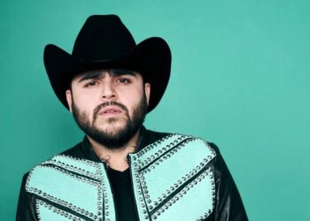 Gerardo Ortíz: autobús de los músicos del cantante se incendia rumbo a Puebla; así quedó