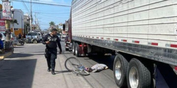 Fallece adulto mayor arrollado por un tráiler en Escuinapa