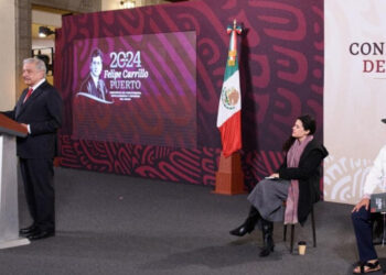 AMLO dice que el INE debe investigar las publicaciones en redes que lo vinculan con el narcotráfico y acusa a la oposición de financiar bots