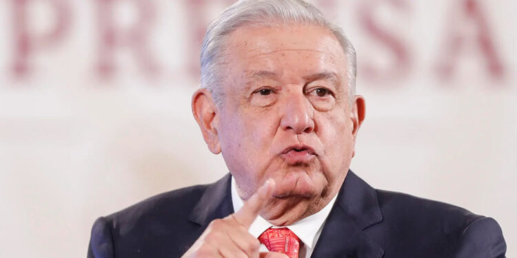 AMLO invita al periodista Tim Golden a la ‘mañanera’ para cuestionarlo por reportaje en su contra