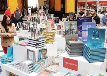 Decrece volumen de lectores en México: Lomelí