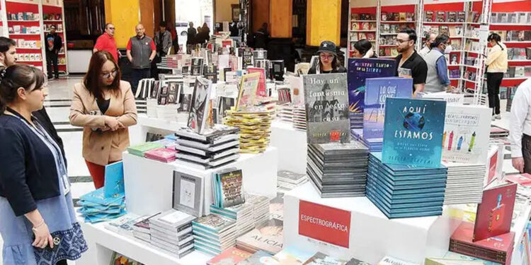 Decrece volumen de lectores en México: Lomelí