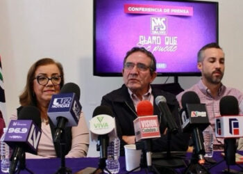 Cuén Ojeda denuncia favorecimiento a familiares y allegados del Gobernador a través de empresas Chocosa y Housesin