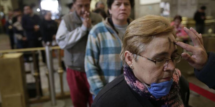 ¿Qué significa el miércoles de ceniza, qué día cae y por qué no se come carne?