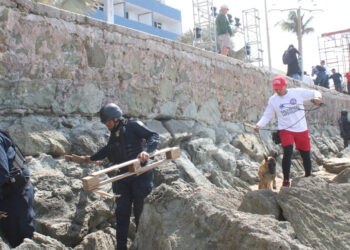 Retiran puntas, cristales y trozos de madera en el tradicional barrido por Olas Altas