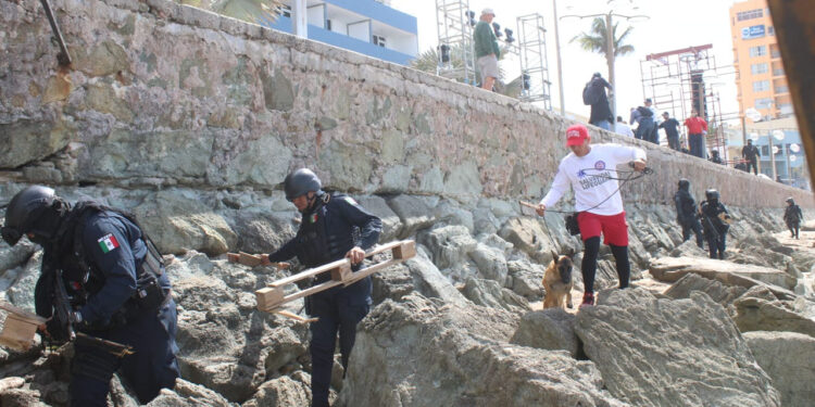 Retiran puntas, cristales y trozos de madera en el tradicional barrido por Olas Altas