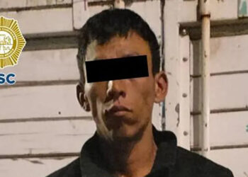 Detienen en Iztapalapa a profanador de tumbas; llevaba seis restos óseos