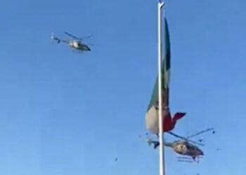 Video: Captan a helicóptero cortar la Bandera monumental en el Campo Militar 1