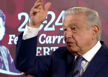 “No fue un error, que cambie su teléfono”: AMLO tras dar a conocer información de periodista de NYT