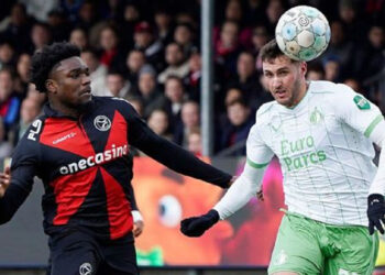 Santiago Giménez liga cinco partidos sin gol en Eredivisie