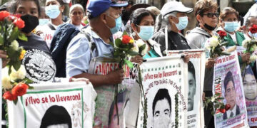 AMLO reconoce en su libro “¡Gracias!” que se detuvo a militares sin “pruebas suficientes” en caso Ayotzinapa