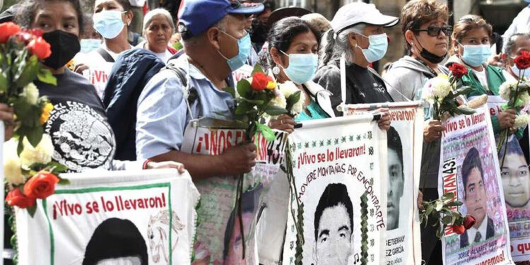 AMLO reconoce en su libro “¡Gracias!” que se detuvo a militares sin “pruebas suficientes” en caso Ayotzinapa