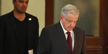 Suman 21 ascensos de exayudantes de AMLO a puestos de alto nivel