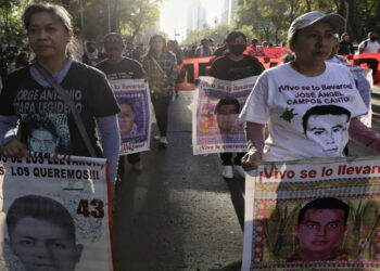 Caso Ayotzinapa: giran nuevas órdenes de aprehensión contra militares; 3 se entregan voluntariamente