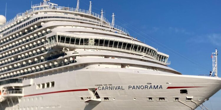 Mazatlán recibe al crucero “Carnival Panorama” con más de 6 mil personas a bordo