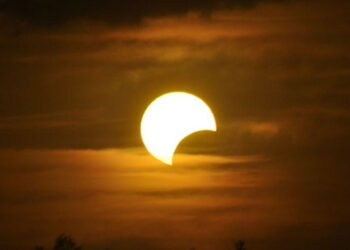 Eclipse Solar 2024: estos son los artefactos que NO debes usar para ver este fenómeno astronómico
