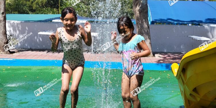 Disfrutan “culichis” Santas Vacaciones en el Parque 87