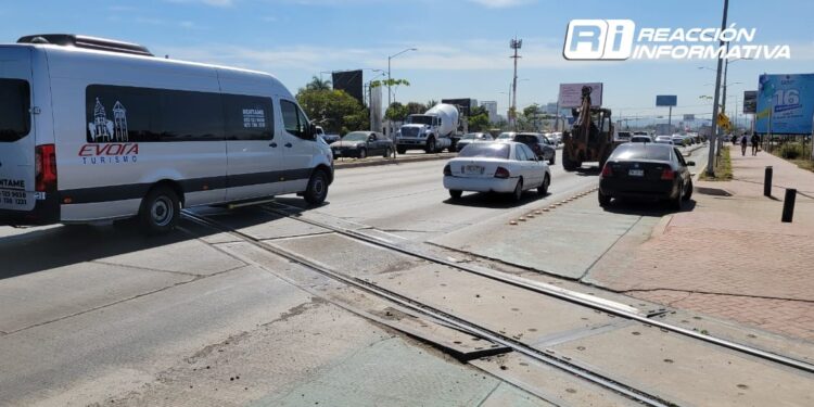 Urgente instalación de una pluma automática ferroviaria en el cruce de Villas del Río: Carlos Contreras
