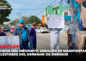 Vecinos del Infonavit Jabalíes se manifiestan por malestares del derrame de drenaje