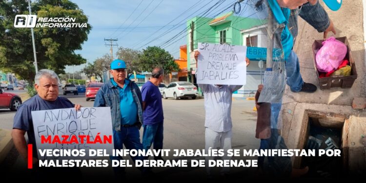Vecinos del Infonavit Jabalíes se manifiestan por malestares del derrame de drenaje