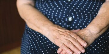 Asesinó a su madre a tiros; la confundió con un ladrón