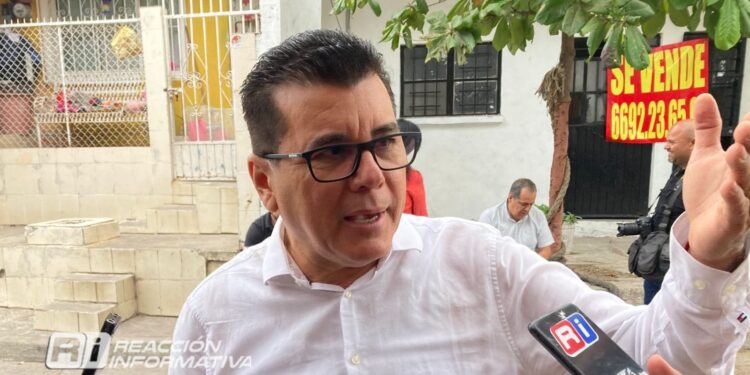 Alcalde de Mazatlán reconoce que en su gobierno los drenajes son un caos