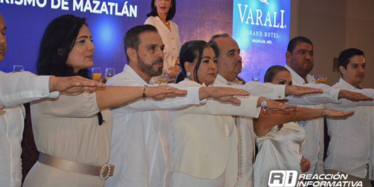 Francis Cázarez toma protesta como Presidenta de CANACO del Sur de Sinaloa