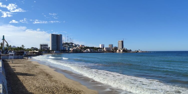 Clima despejado y agradable para iniciar los días santos en Mazatlán