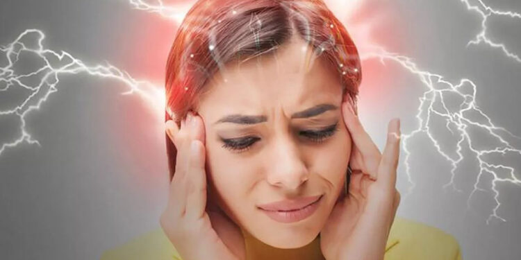 Dolor de cabeza por COVID-19: ¿qué es y por qué puede durar meses?