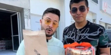 Tiktokers visitan la pastelería de Poncho de Nigris y le llueven críticas al influencer por vender rebanadas de pastel en 250 pesos