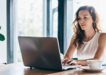 Mujeres millenials y centennials piden horarios flexibles en el trabajo