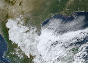Prevén torbellinos y tornados para este sábado en estados del norte